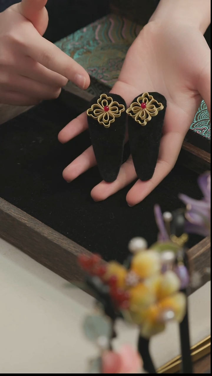 刺绣湘传礼非遗盘扣发夹一对