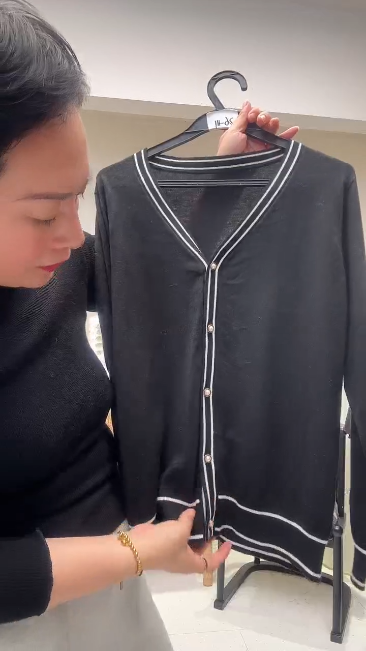 黑色小香风开衫打底服