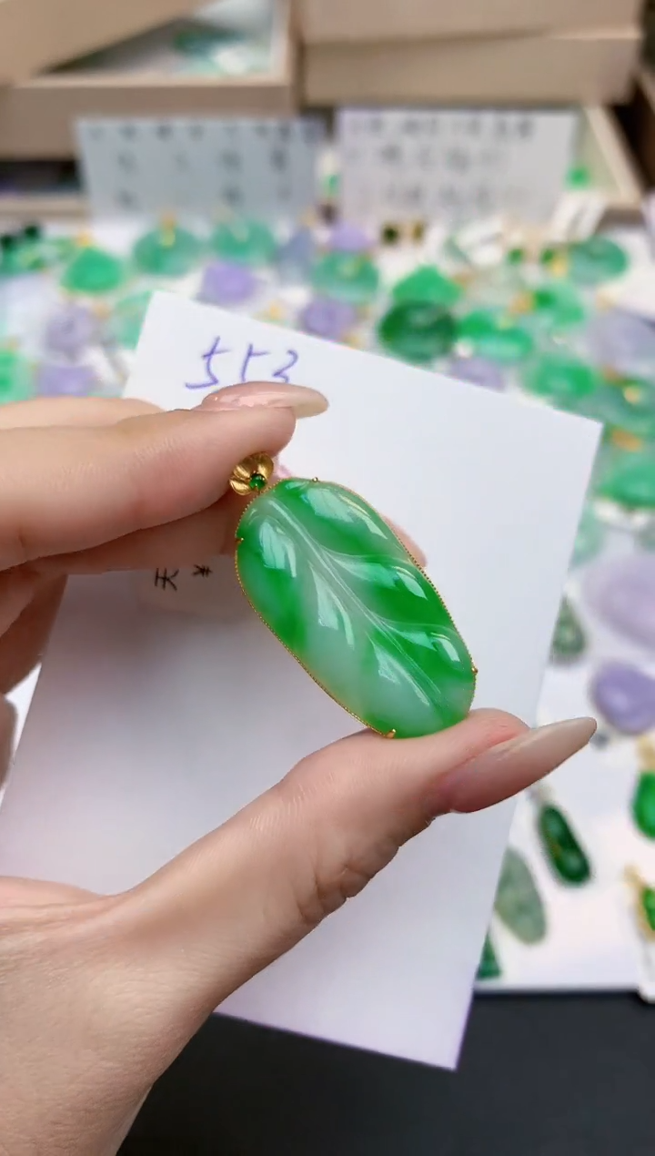 颈饰18K金镶嵌翡翠天然缅甸A货翡翠