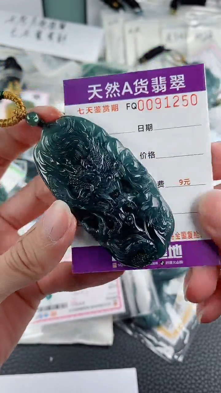 翡翠未镶嵌颈饰                 