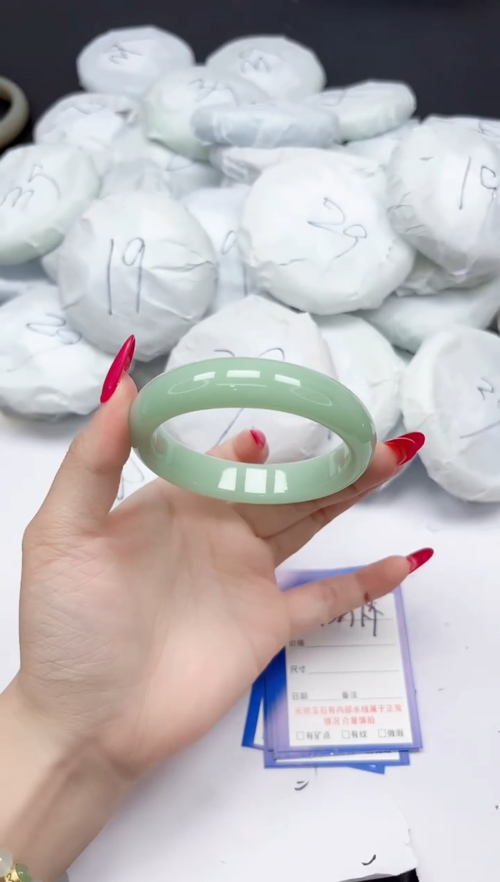 未镶嵌手镯石英质玉A143/60