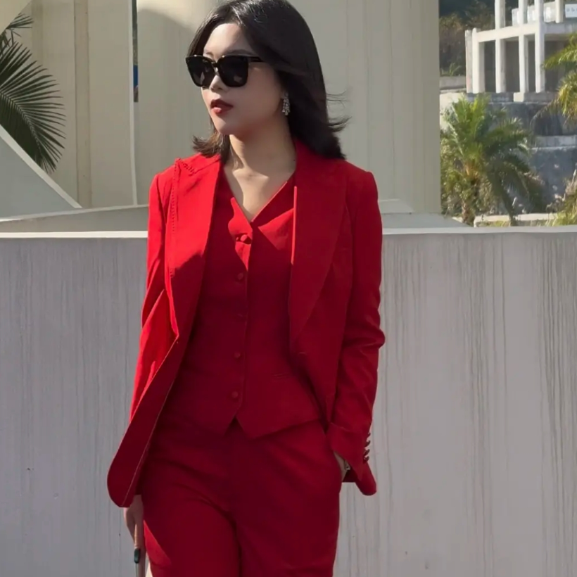 臻韩美2025中国红长袖微喇裤三件套气质轻奢时尚休闲修身女神范