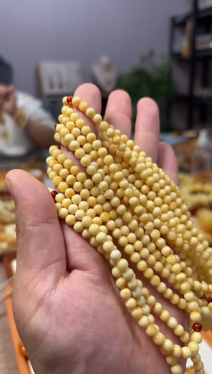 【闪购商品】蜜蜡裸石未镶嵌多样性发一件