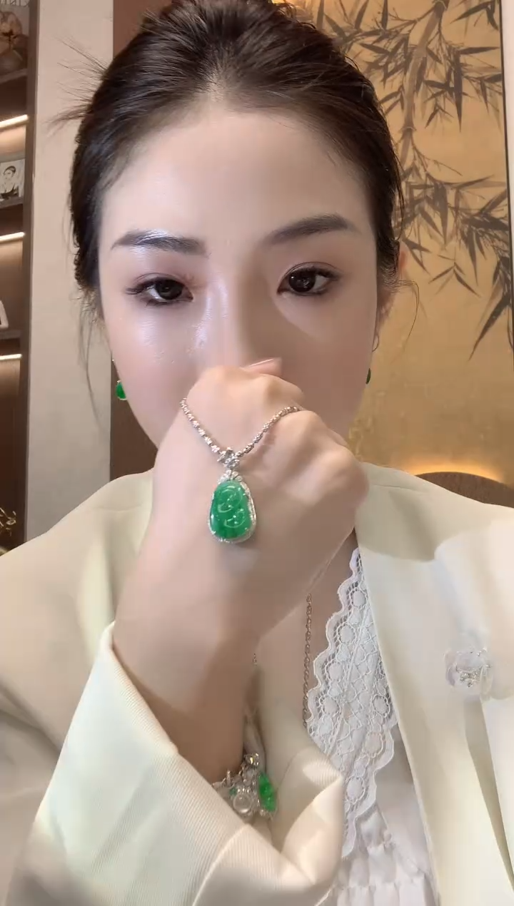 【闪购商品】翡翠吊坠(不含链)18K金镶嵌A336