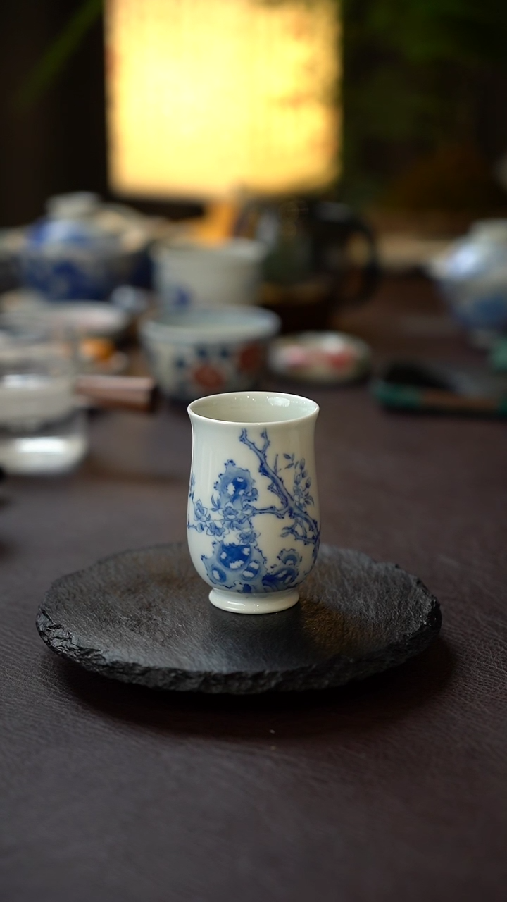 景德镇全手工手绘青花梅花闻香杯