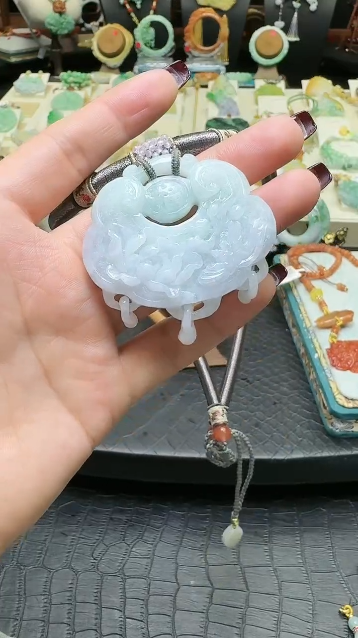 【闪购商品】翡翠颈饰未镶嵌天然翡翠如意锁