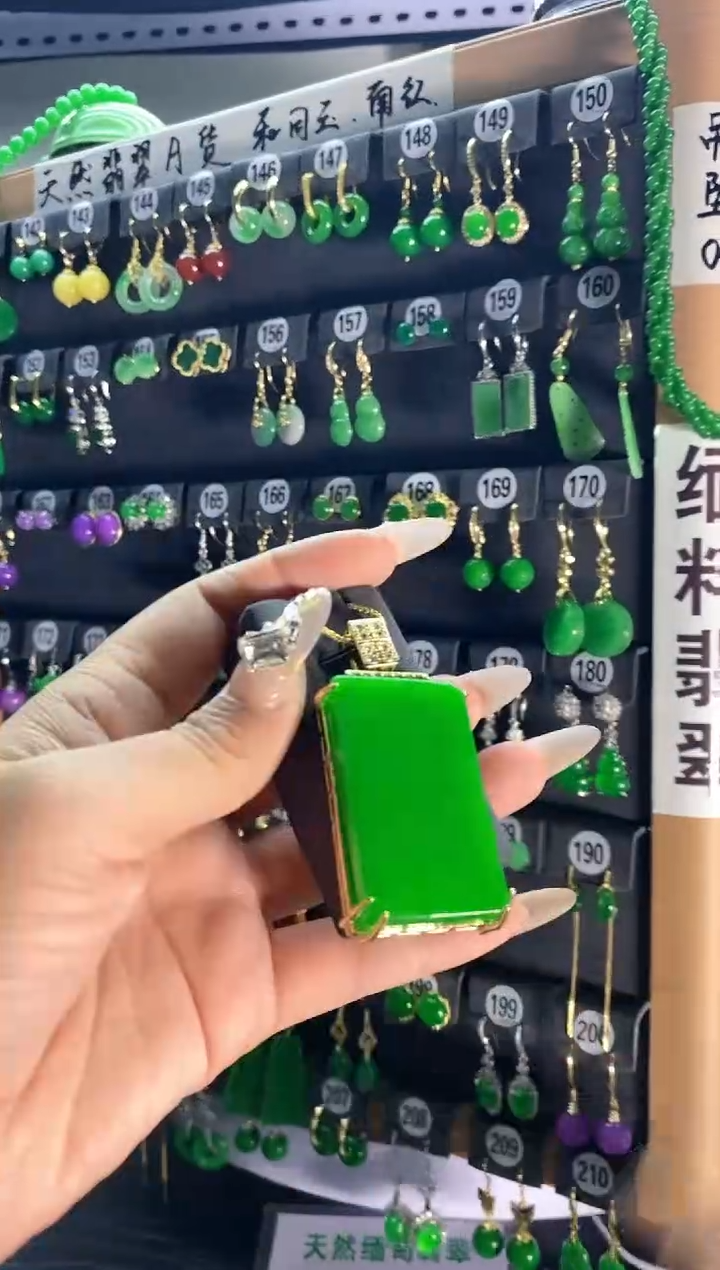 【闪购商品】翡翠耳饰银S925镶嵌218...