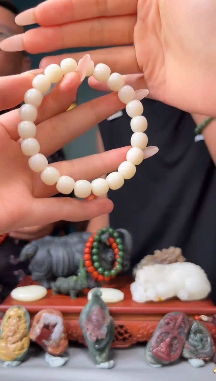 和田玉未镶嵌颈饰手串