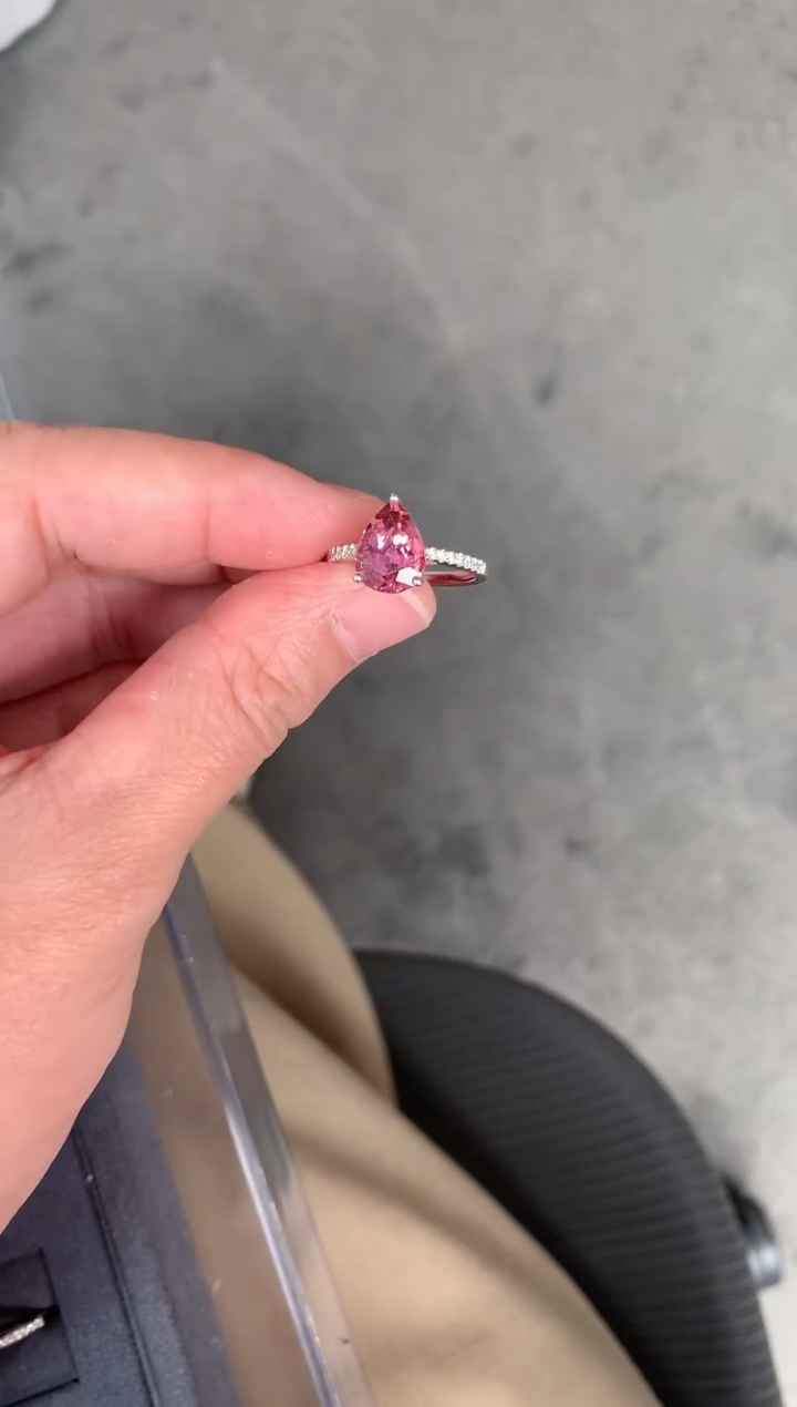 【闪购商品】碧玺戒指18K金镶嵌2.6ct粉碧玺戒指
