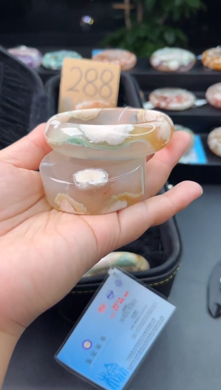 【闪购商品】石英质玉手镯未镶嵌赠送镯心（圈口56