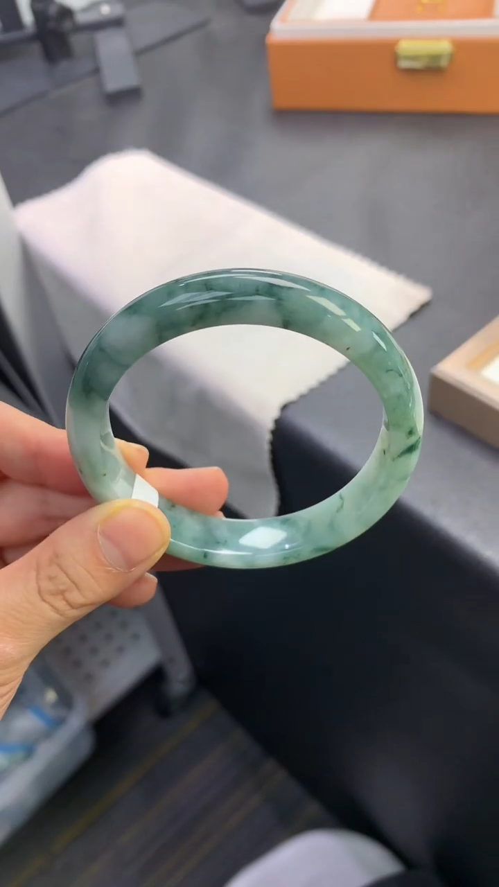 未镶嵌手镯翡翠退货需手镯吊牌标签完好