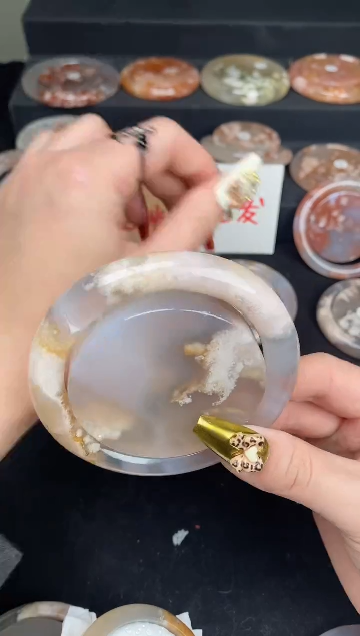 【闪购商品】石英质玉手镯（圆镯）未镶嵌61