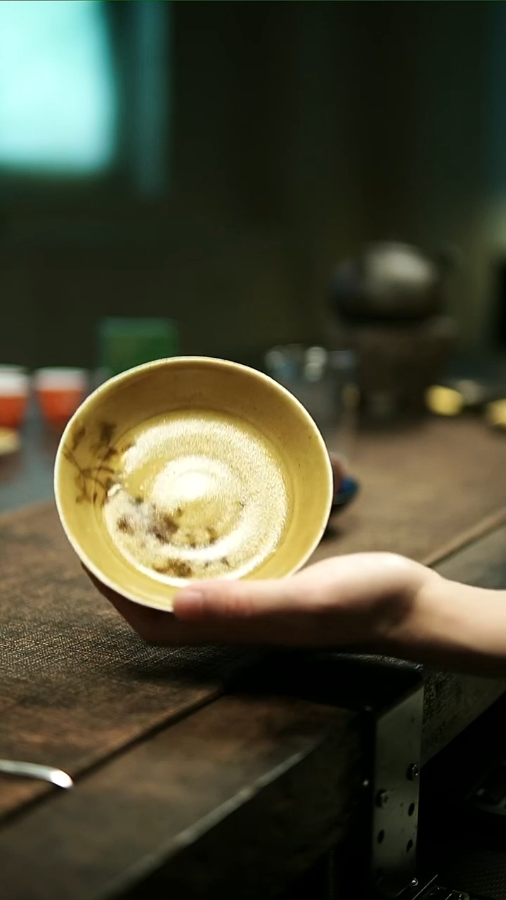 云龙黄釉桃子壶承1111111111