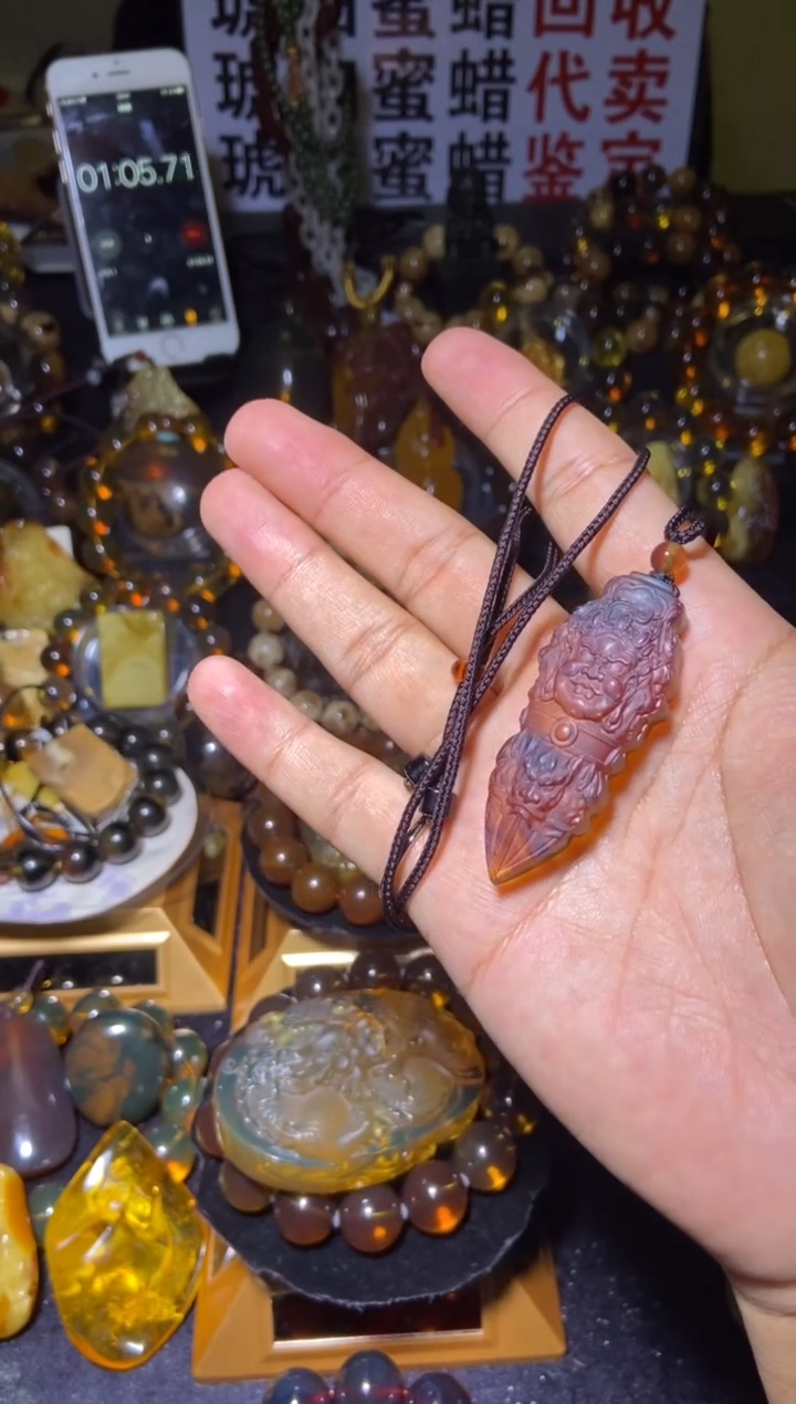 琥珀未镶嵌珠宝奇石小**儿吊坠