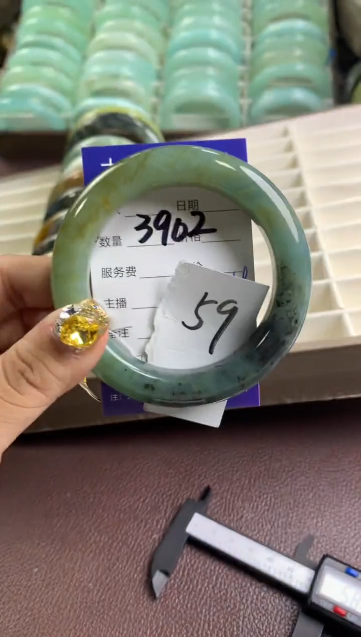 【闪购商品】蛇纹石玉手镯未镶嵌3902