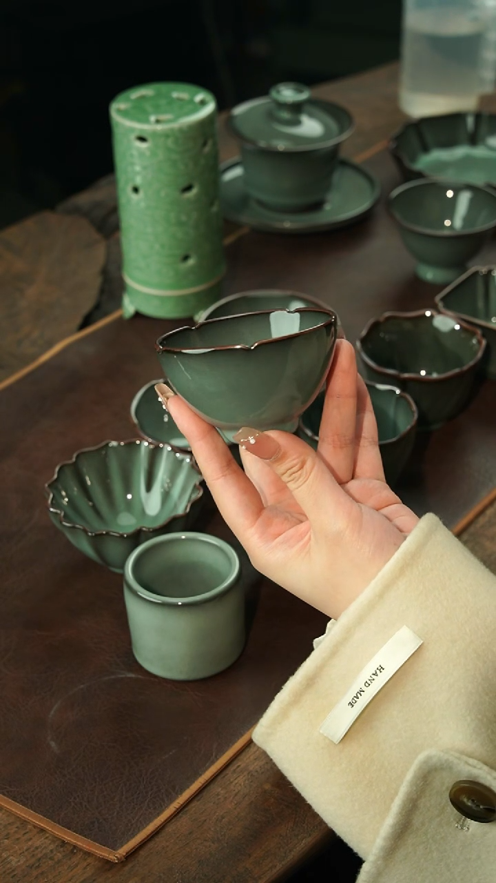 【闪购商品】瓷片郑原斌 黑美人 葵口杯