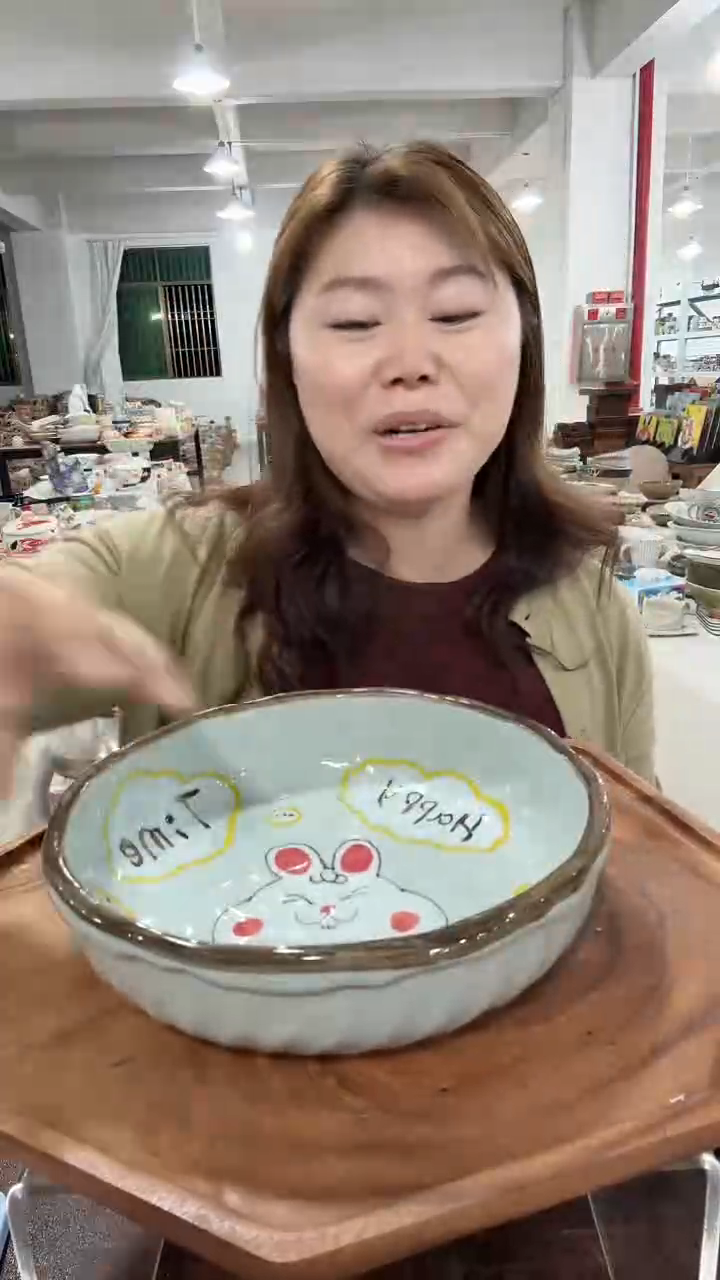 瓷兔子拔萝卜手作盘