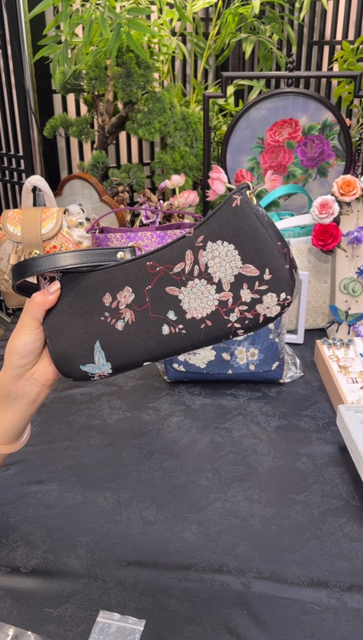 织绣小****）非遗苏绣手工饰品