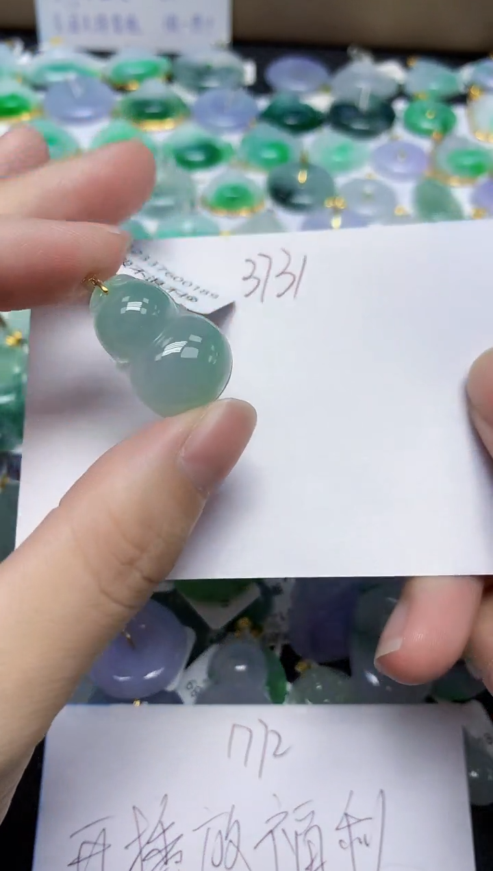 翡翠18K金镶嵌颈饰天然缅甸翡翠A货