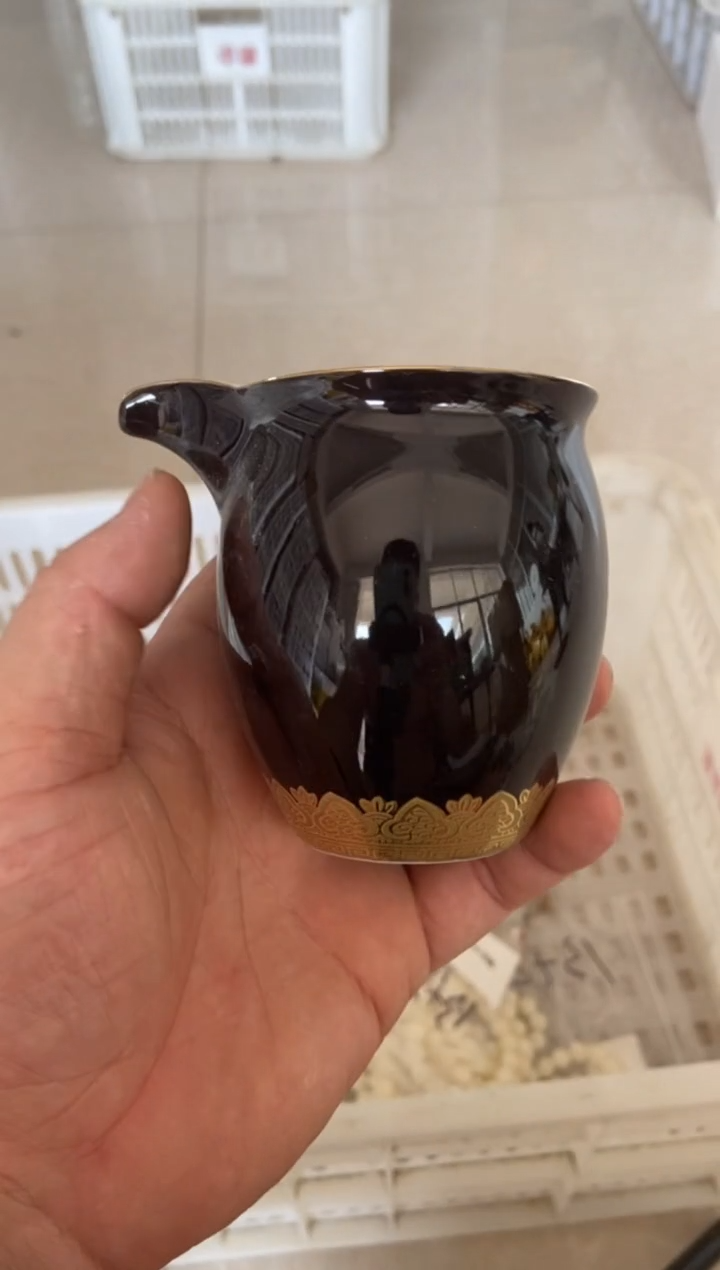 摄影的产品有使用过的痕迹有点脏介意勿拍