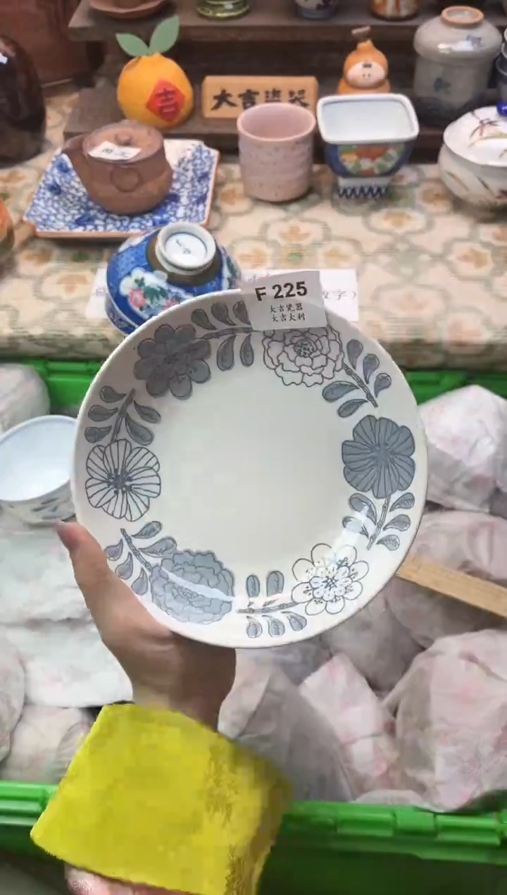 瓷器多****?    F225