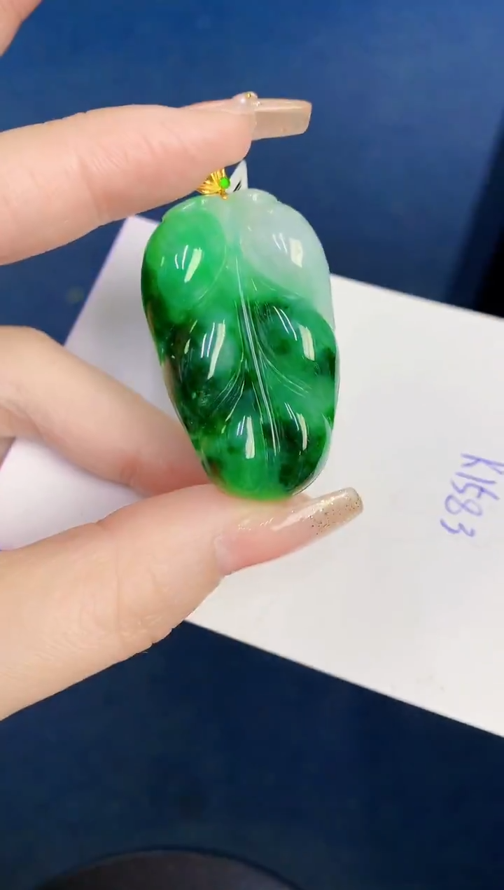 颈饰18K金镶嵌翡翠缅甸天然翡翠A货