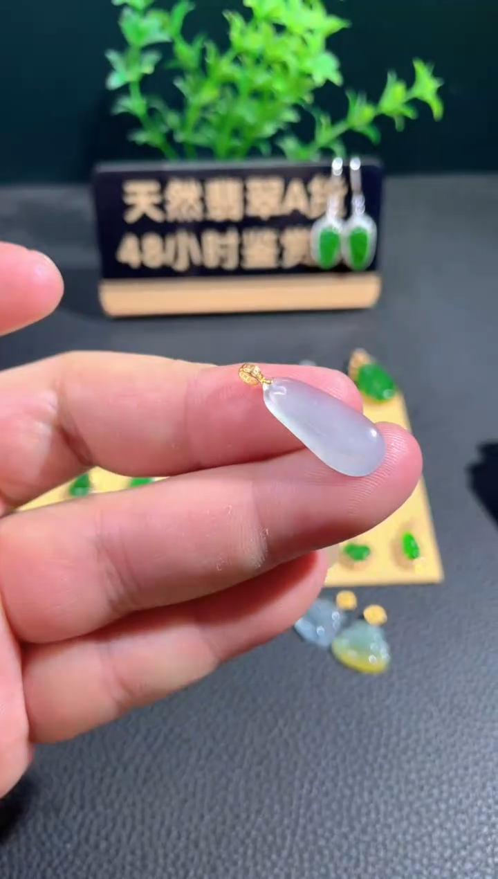 【闪购商品】翡翠颈饰18K金镶嵌翡翠