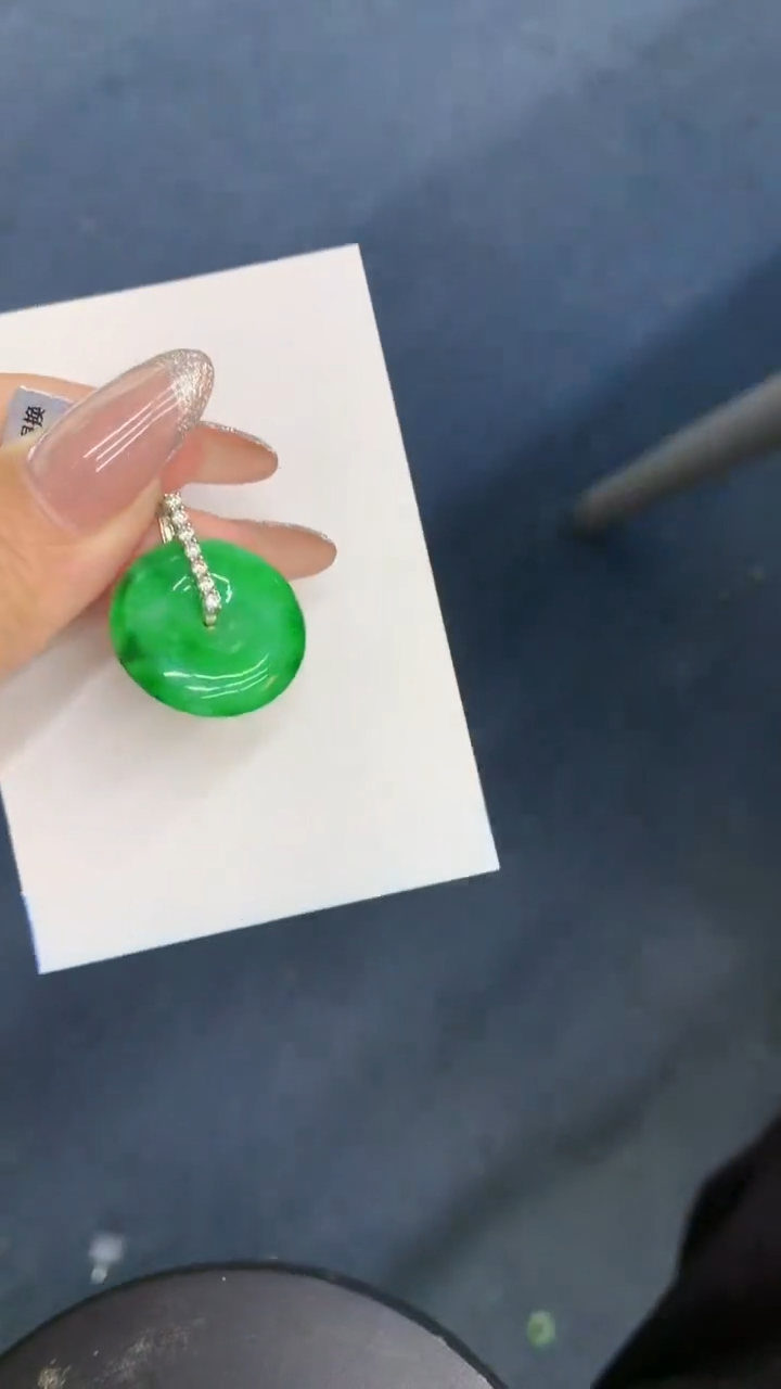 颈饰18K金镶嵌翡翠1