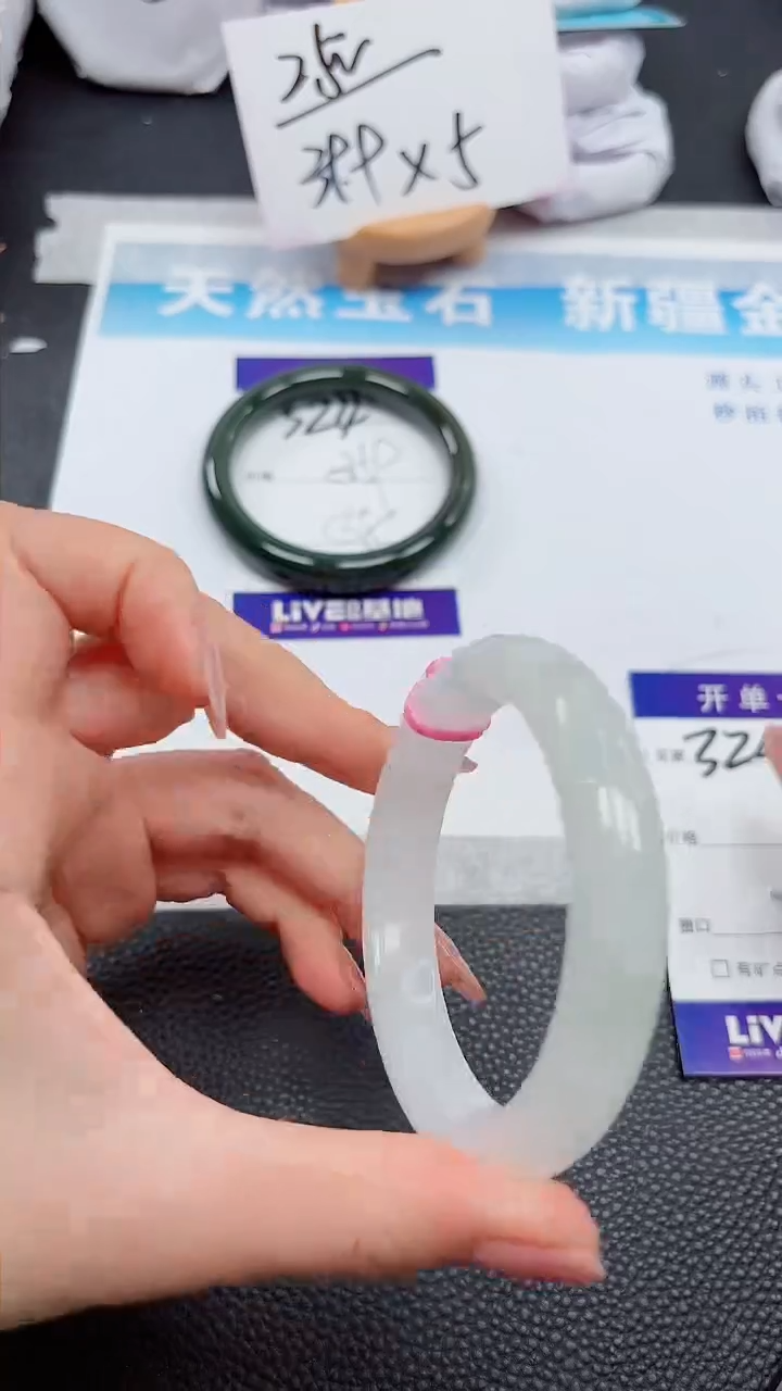 【闪购商品】石英质玉手镯未镶嵌325