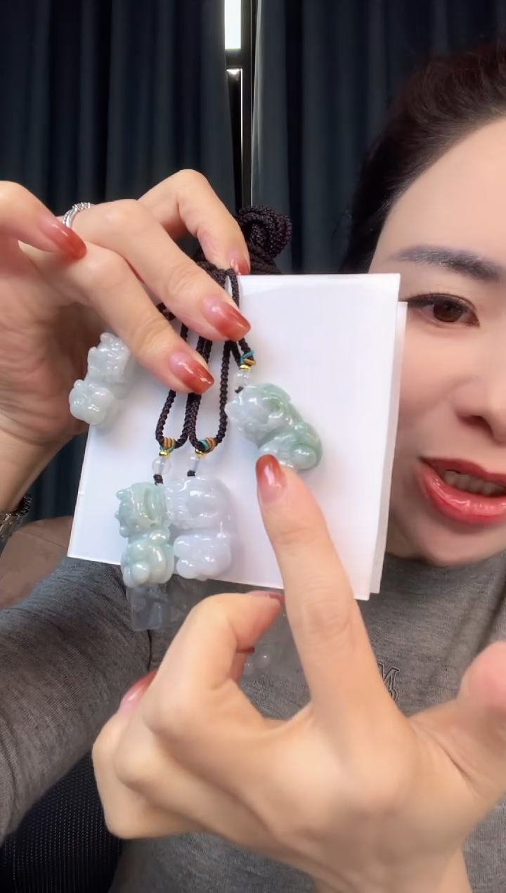 颈饰未镶嵌翡翠吊坠