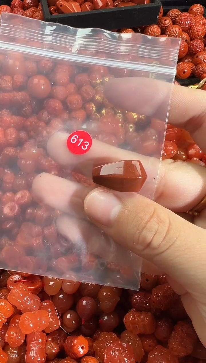 颈饰未镶嵌南红玛瑙1