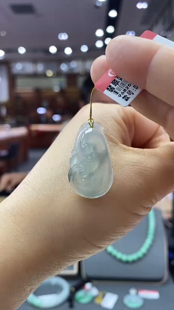 颈饰未镶嵌翡翠如意