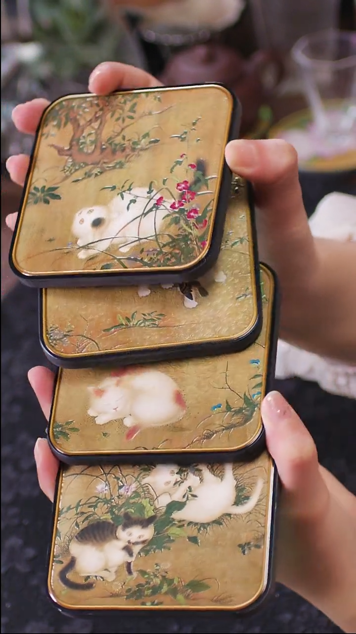 壹藏贰宝唐苑戏春图案杯垫一套