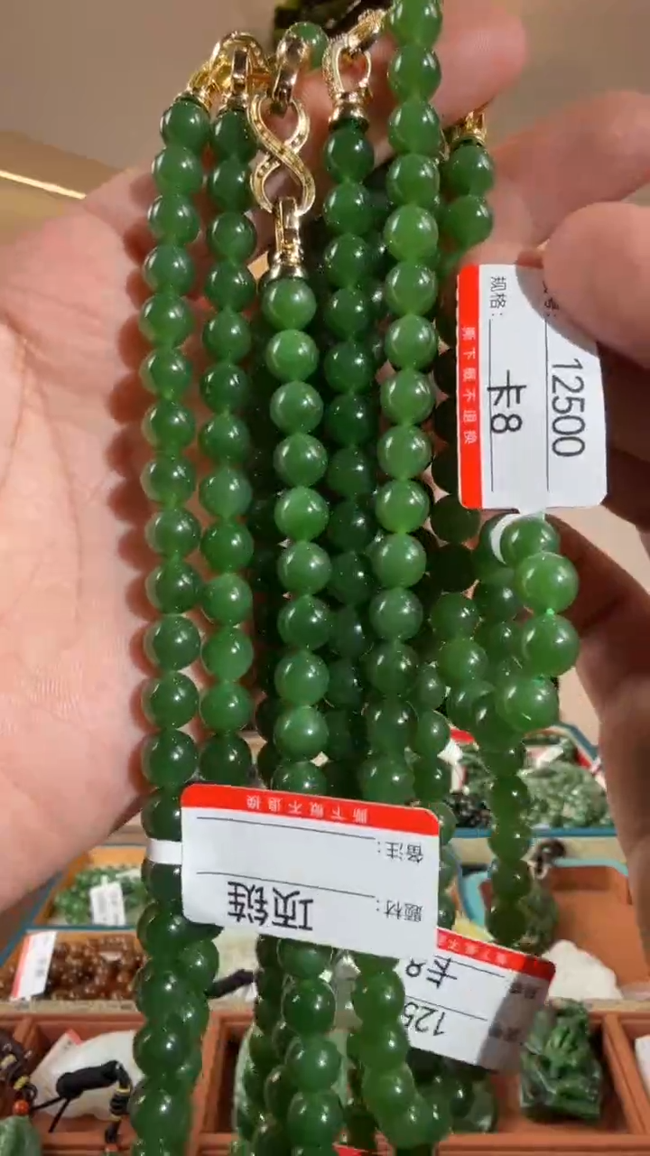 颈饰未镶嵌和田玉8多样性发货发其中一件