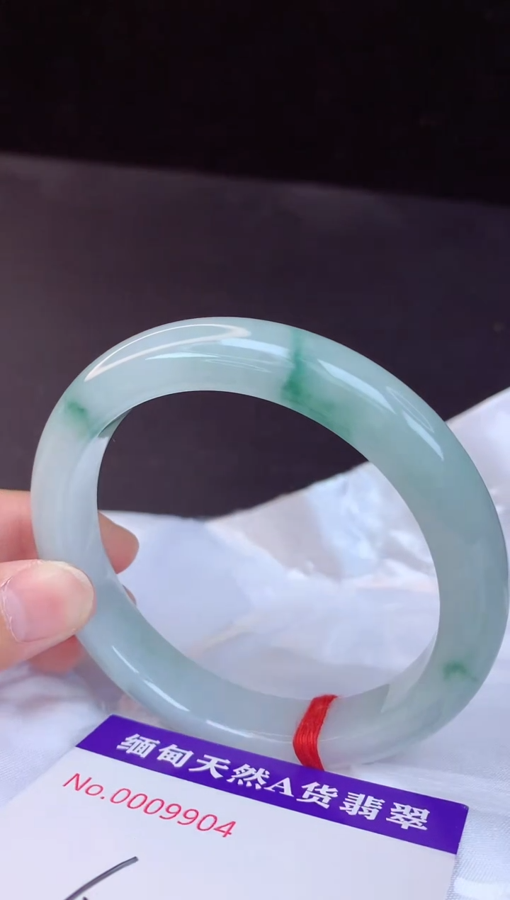 【闪购商品】翡翠手镯未镶嵌61+             
