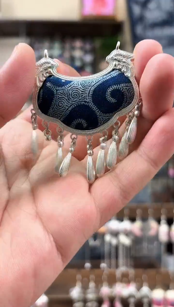 织绣民族风非遗老绣饰品510