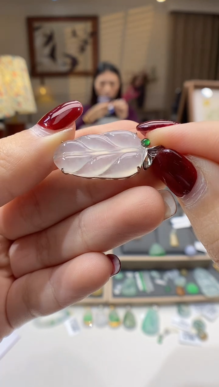 【闪购商品】翡翠颈饰18K金镶嵌叶子