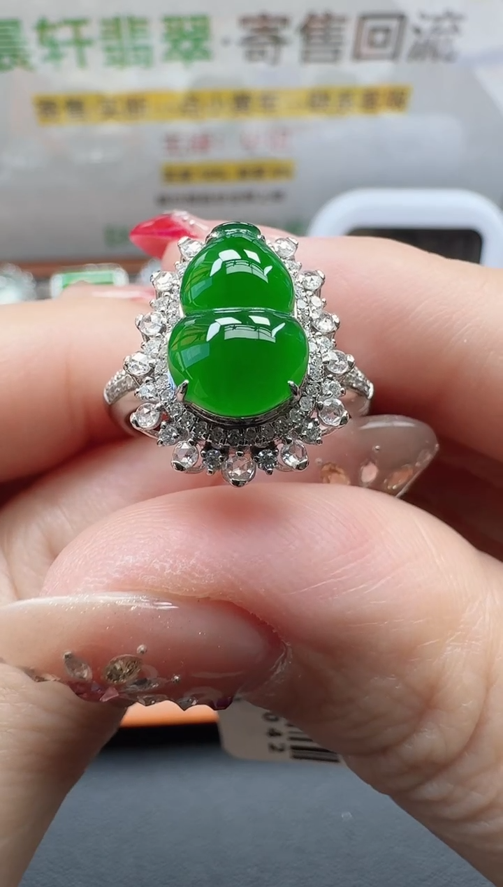 18K金镶嵌戒指翡翠涂*寄售回流，24小时鉴赏期
