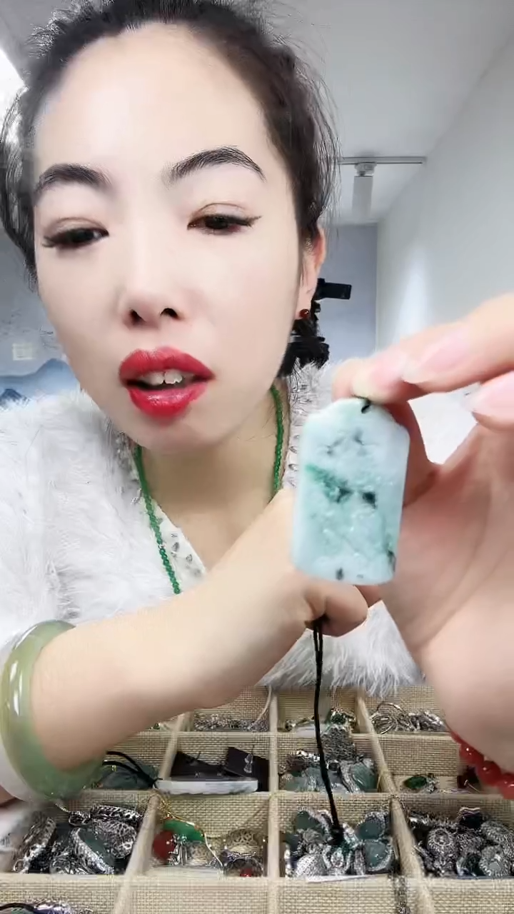 【闪购商品】翡翠颈饰未镶嵌吊坠