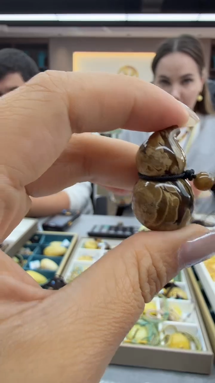 琥珀颈饰未镶嵌185秒拍号 假一罚三 