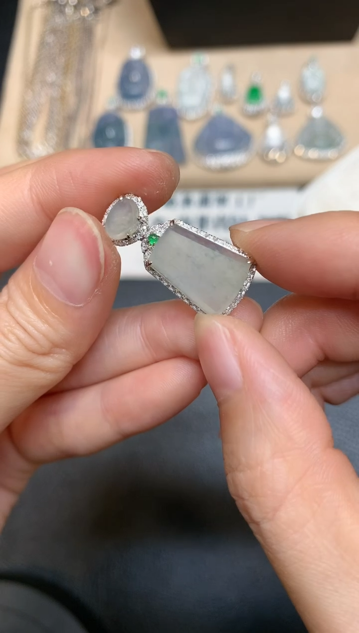 【闪购商品】翡翠吊坠(不含链)18K金镶嵌无事牌【无服务费