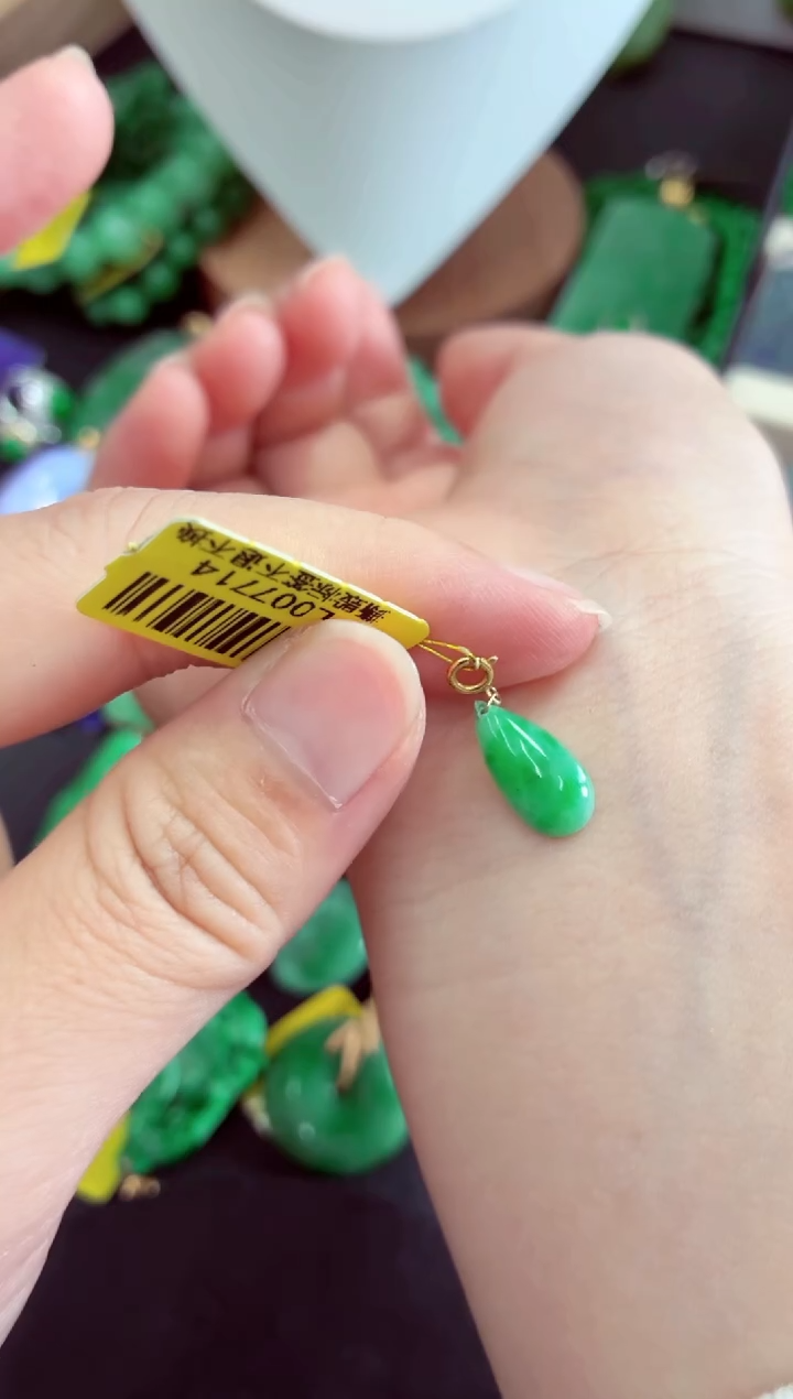 吊坠(不含链)18K金镶嵌翡翠挂件