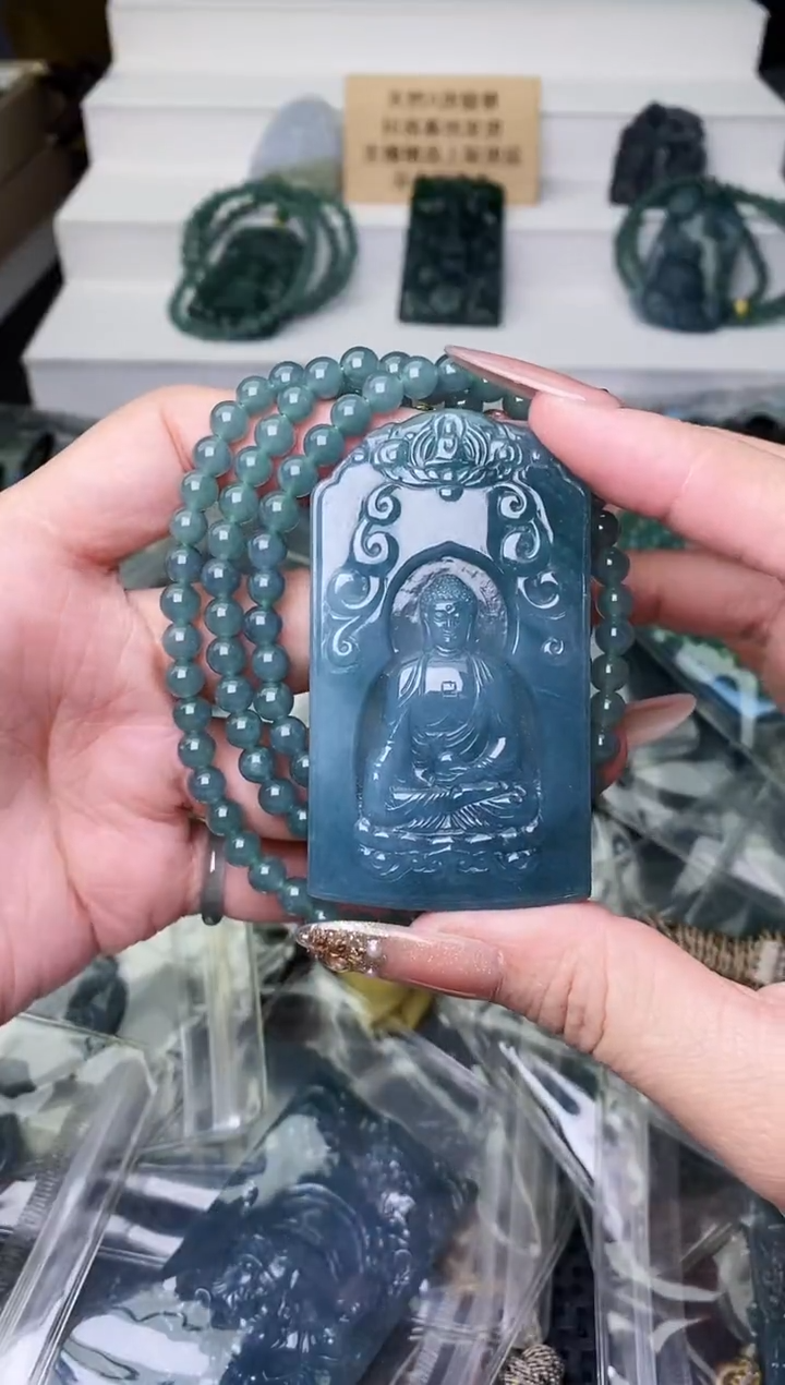 颈饰未镶嵌翡翠 