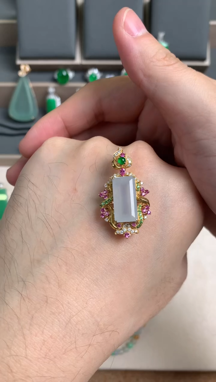 颈饰18K金镶嵌翡翠翡翠