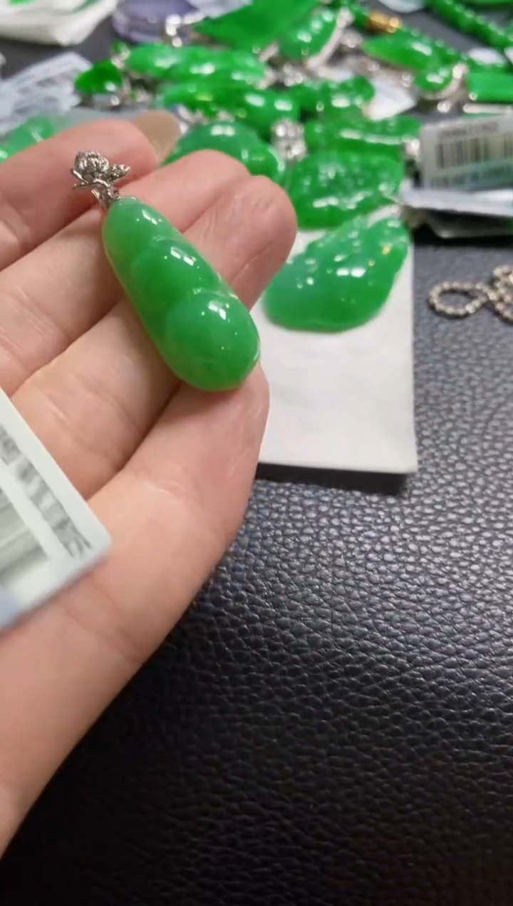 【闪购商品】定制翡翠18K金镶嵌吊坠