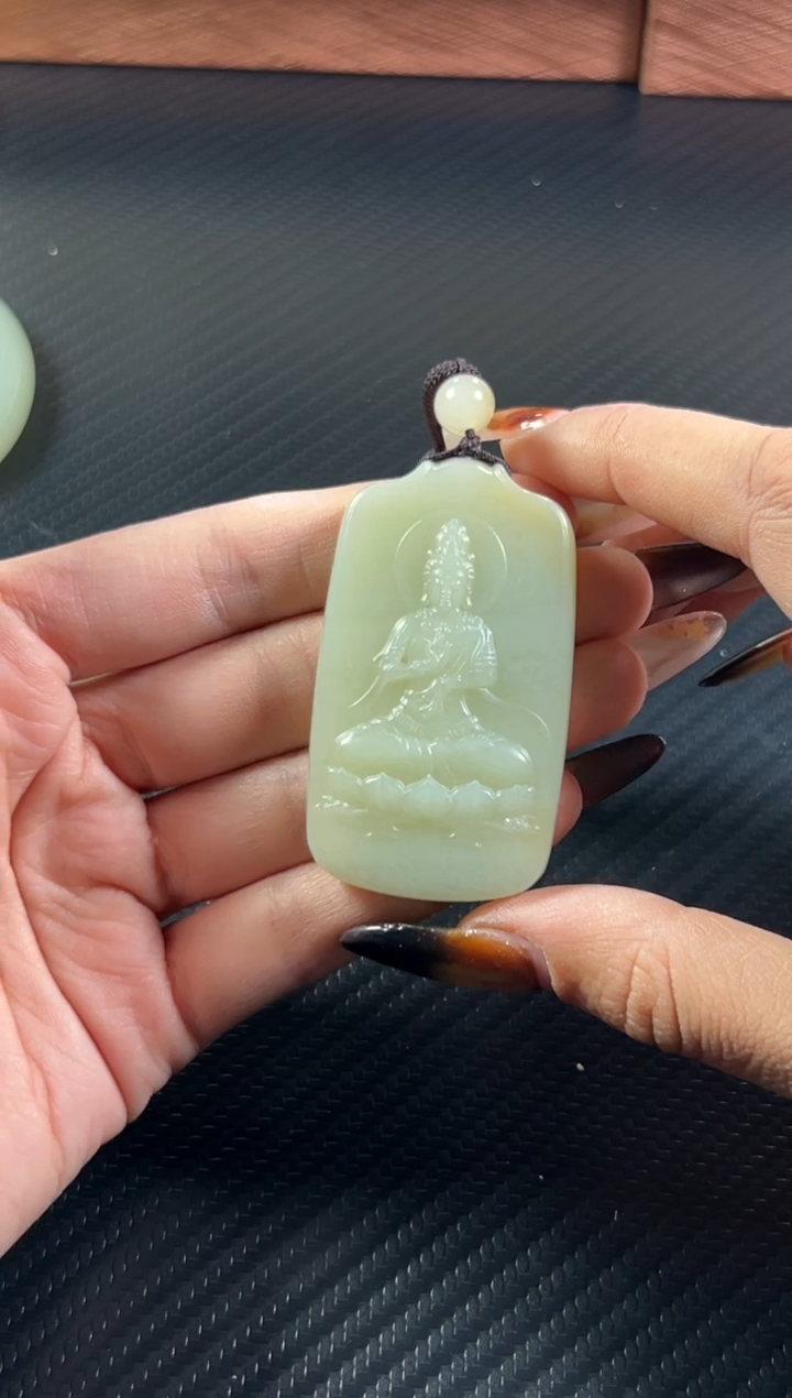 吊坠(赠链)未镶嵌和田玉且末迪克兰二细微色差吊坠