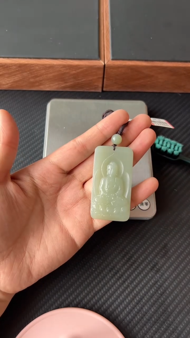 【闪购商品】和田玉吊坠(赠链)未镶嵌且末微色差.近矿