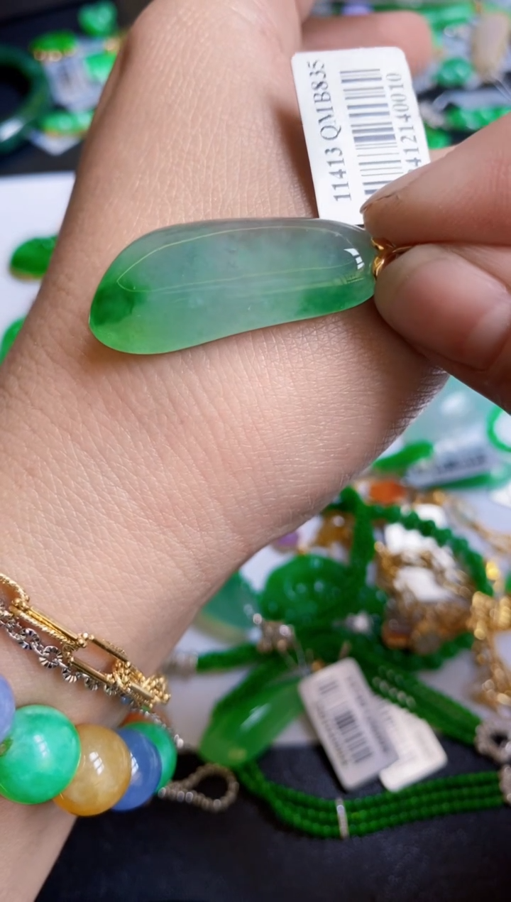 【闪购商品】翡翠颈饰18K金镶嵌吊坠