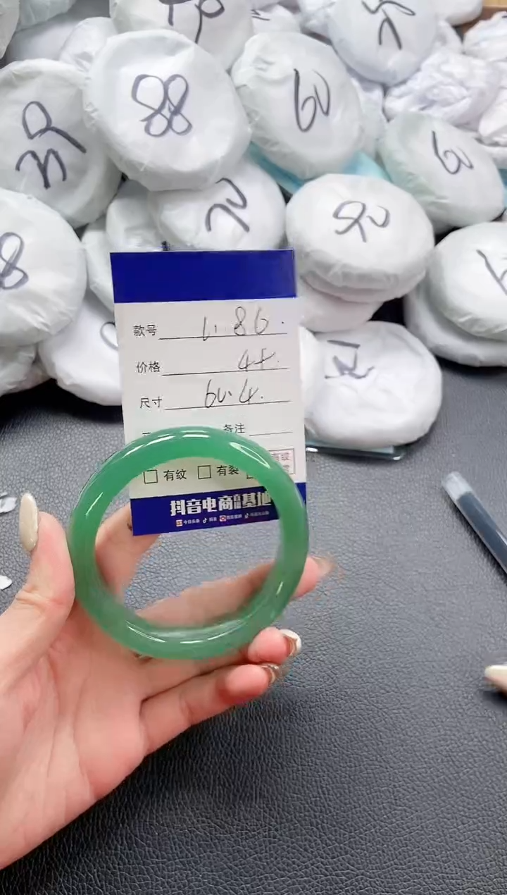 【闪购商品】石英质玉手镯未镶嵌 7L186-60