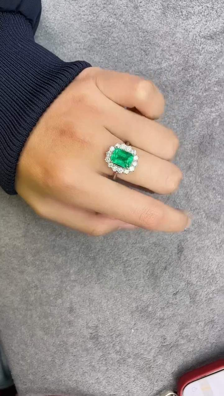 【闪购商品】祖母绿戒指铂Pt850镶嵌主石2.54ct  